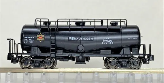 ED19＋タキ10600セメント輸送列車（明星セメント）が入線です