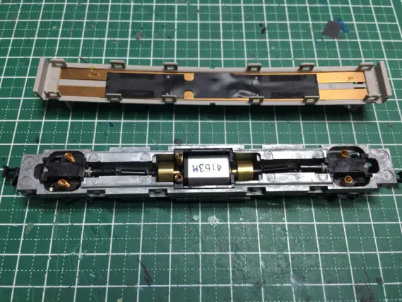 秋元様 209系南武線が入線です。ついでに弄ります。 TOMIX 92794