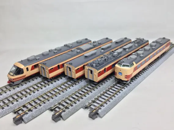 485系いかがですか？クロ481-2000入り 485系特急「雷鳥」入線