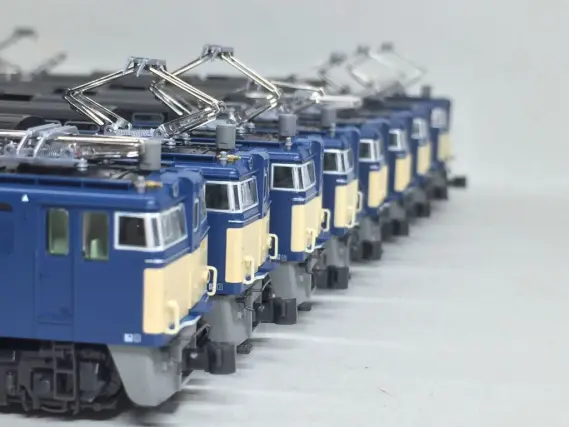 品質のいい KATO EF63 2次形 JR仕様が入線。3085-2 ☆彡