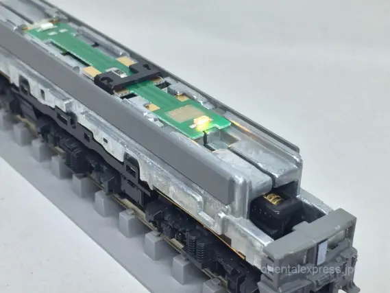 EF81 JR東日本色 双頭連結器付 を弄る。KATO 3066-4 EF81-139