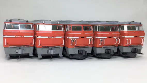 KATO DD54 初期形・中期形（7010-4・7010-2）が入線です