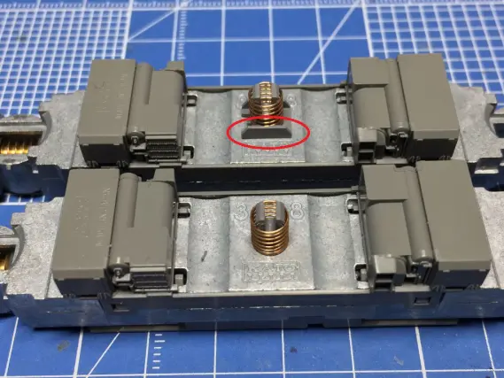 DF200 0番台を弄る。その3 カント付レール対策 KATO 7007-1