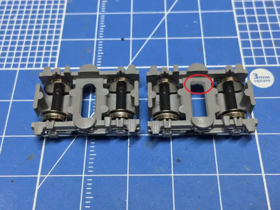 DF200 0番台を弄る。その3 カント付レール対策 KATO 7007-1
