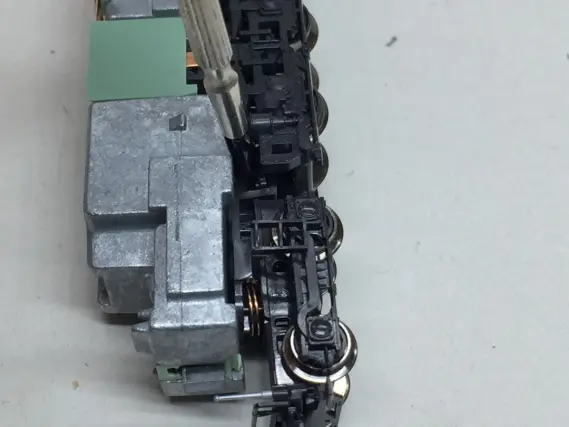 KATO 3048 EF58 初期型　大窓　ヒサシ付　青大将 KATO EF58 初期形大窓ヒサシ付 青大将 を弄る！3048 | NGaugeJP