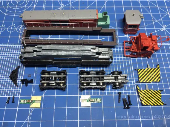 DD14 333・334 標準色・重連セットを弄る。その1 分離 MICROACE