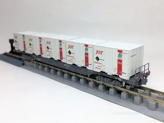 再生産のUR19A コンテナ（JOT赤）に19D コンテナ（旧塗装）を増
