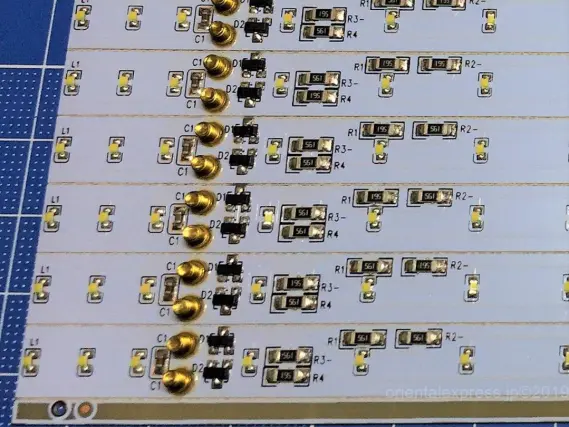 NゲージTOMIX 用　蓄電式室内灯　20本　(白色or電球色) Amazon.co.jp: NゲージTOMIX 用 蓄電式室内灯 30本 (白色or電球