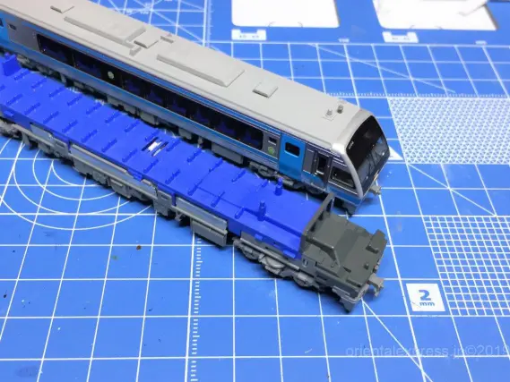 カトー10-1504　10-1503
JR四国2000系 、南風、しまんと　7両 JR四国 2000系を弄る。その1 KATO 10-1503 10-1504 | NGaugeJP
