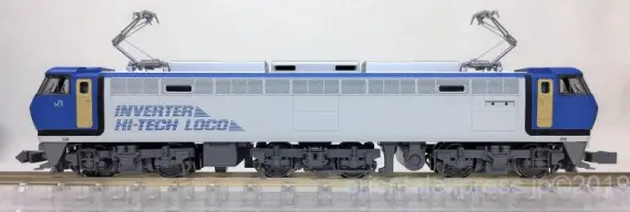 EF200 登場時塗装（2019年版）が入線です。KATO 3036-2