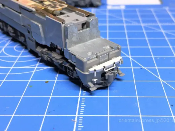 EF200 登場時を弄る。その2 EF200-901に KATO 3036-2