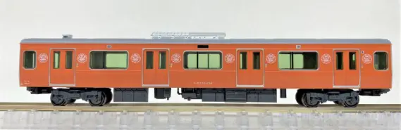 E233系 中央線開業130周年記念ラッピング編成 T24編成が入線