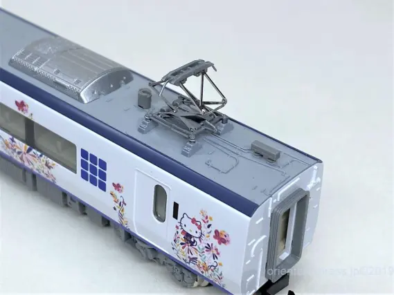 281系「ハローキティ はるか・Butterfly」が入線しました。TOMIX