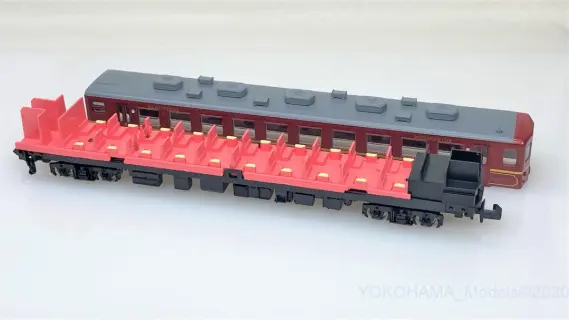 秩父鉄道 12系 パレオエクスプレス（赤茶）が入線しました