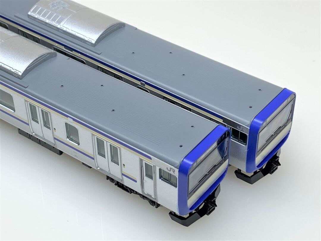 E235系1000番台「横須賀・総武快速線」が入線です。 TOMIX