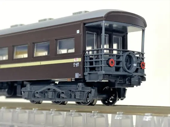 マイテ58 2(茶) マイテ58 2が入線しました。 KATO 5131-A KATO京都駅店限定