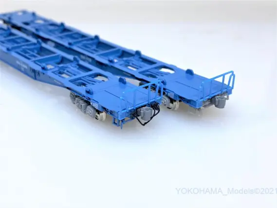 濃いブルー色のコキ104を弄る。その1 ボディーマウントカプラー