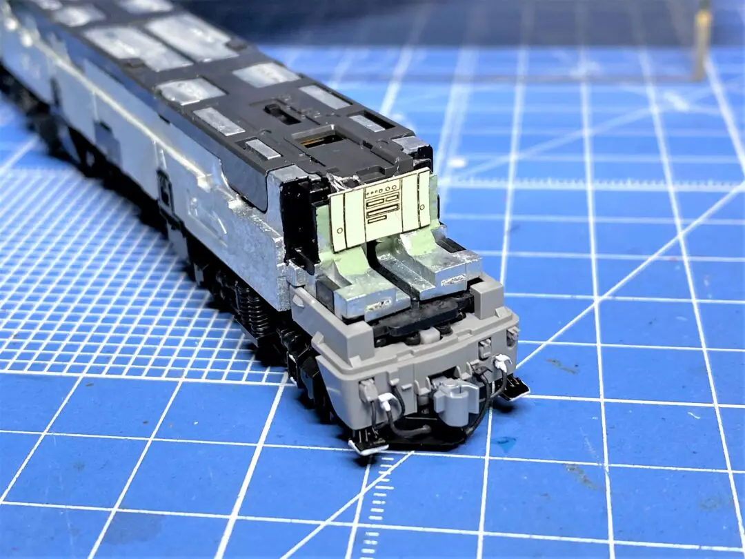 EF81 95号機 レインボー塗装・Hゴムグレー を弄る。その3