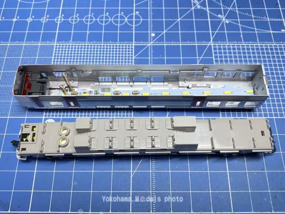 215系（2次車）を弄る。その3 室内灯取付(DENSHA.me) TOMIX