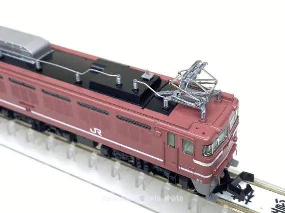 EF81（初期型・JR貨物更新車）が入線です。TOMIX 7131