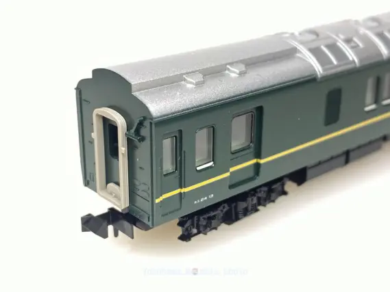 入門用 EF81・24系トワイライトエクスプレスが入線です。TOMIX