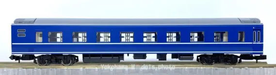 14系14形 特急寝台客車「さくら」（国鉄 ）が入線です。TOMIX