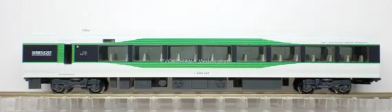 E257系5000番台が入線しました。KATO 10-1883 9両セット