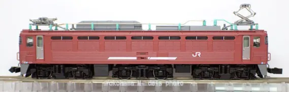 EF81 300 JR貨物更新車（ローズピンク）タイプが入線です。KATO