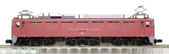 EF81 300番台（1次形・ローズピンク）田端機関区が入線です